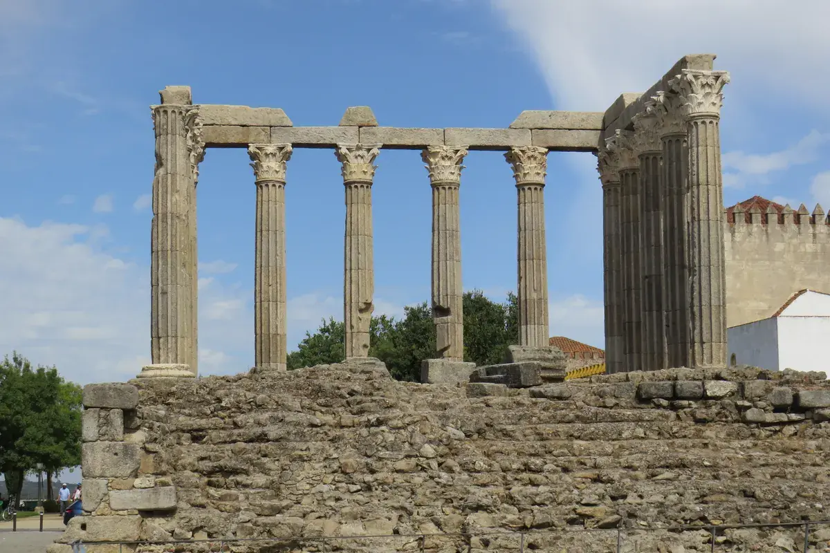 Templo Romano de Évora en una ruta en camper por Portugal, Patrimonio UNESCO