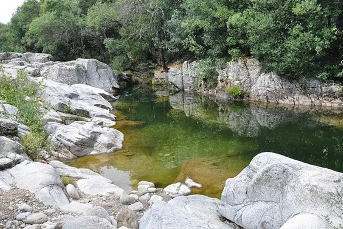 Piscina natural en la Garganta de los Caballeros, Sierra de Gredos